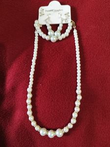 VICTORIAN PEARL  SET