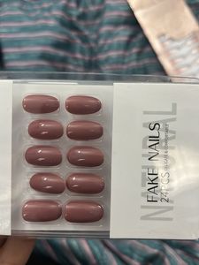 fake nails; press ons