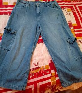 Baggy Jeans And Tank Top Combo🤍