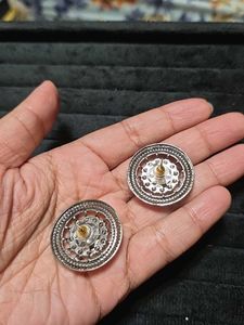 Round Studs