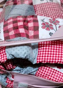 Beautiful Red Grey&#39; AC&#39; Comforter❤️🩶