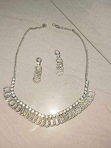 Sparkling Silver Necklace Set