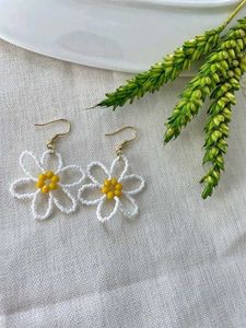 Daisy Flower Earrings 🌸