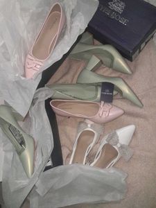 Pointed Heels 🤍