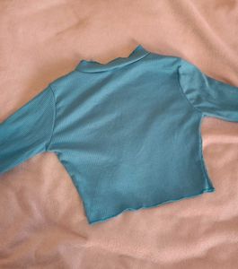 Full Sleeves Crop Top