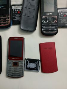 3 Tata Indicom 3 Mts 1 Samsung S3310i 1 Nokia 2700 Classic
