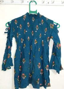 Full Neck Top With Pearl Spreaded