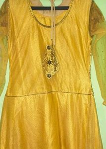 Gold Embroidered Ethnic gown+ 🎁