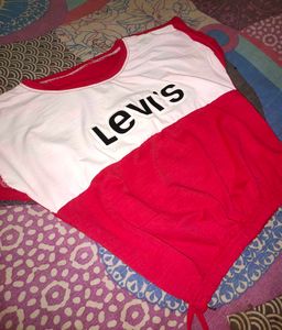 Red And White Levi&#39;s Printed Crop Top