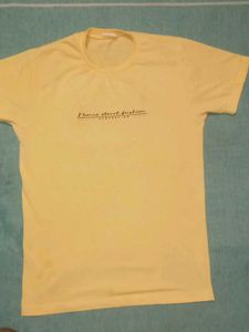 I Am Selling A Regular T Shirt For Men