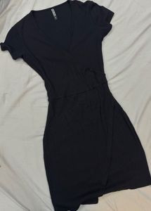 Black bodycon dress