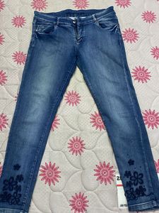 Fashionable Slim Fit Jeans