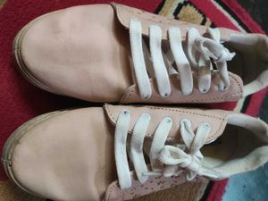 Canvas (Sneakers)