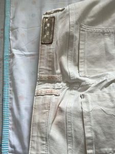Only Chic Off White Slim Fit Stretchable Jeans