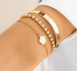 Set Of 3 White Clover Bracelet🎀🎀