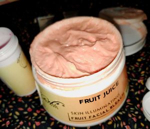 GloWhite Herbals Vit C Illuminating Fruit Bleach