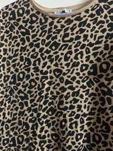 Trendy Leopard Print High-Low Hem T-Shirt