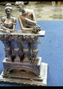 Beautiful Couples Statue