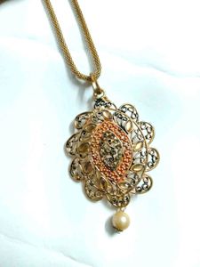 Golden Floral Pendant Necklace