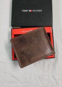 TOMMY HILFIGER METAL LOGO WALLET COFFEE CRUNCH