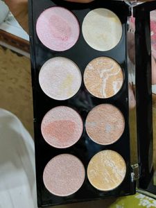 blusher with Highlighter Palette