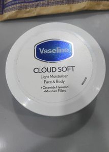 Vaseline Cloud Soft Moisturizer