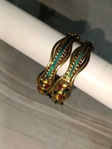 Elegant Gold-Tone Bangle Set