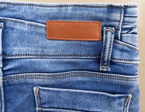 Light Wash Skinny Jeans - Women