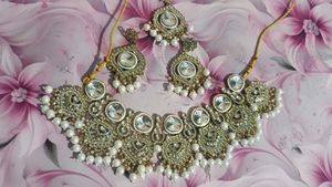Elegant Kundan Jewelry Set