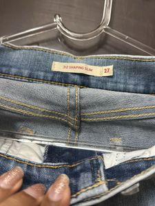 Levi&#39;s Light Wash Denim Jeans