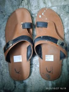 mens slippers brown color  42 size (8) no.