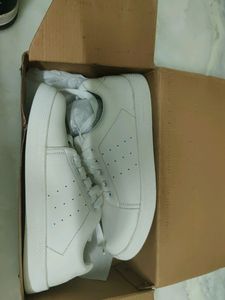 PRICE DROP Women&#39;s Sneaker Shoes White