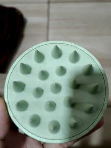 Garnier Scalp Massager (With Pouch)