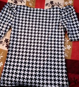 Houndstooth Print Top