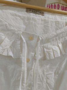 Ruffle Detail Top pyoer cotton white