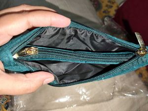 Makup pouch  - Faces Canada