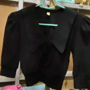 Black Puff Sleeve Cropped Top