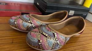 Embroidered Ethnic Juttis