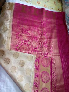 Cream Bararasi Saree With Dark Pink Border &amp; Pallu