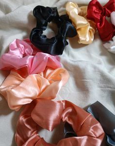 PACK OF 6 SCRUNCHIES 🎀