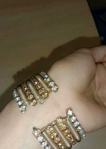 Wedding Wearable Beautiful Golden Bracelet