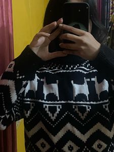 Aesthetic White &amp; Black Printed Sweater
