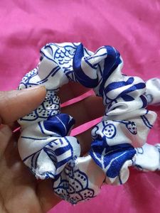 set of 5 Blue &amp; White Floral Scrunchies