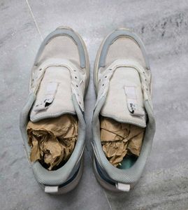 Red Tape : Women Sneakers