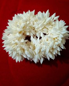 White Flower Garland🤍💜