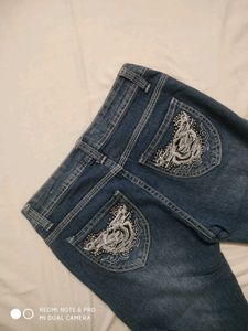3/4 Jeans With Embroidery Pockets