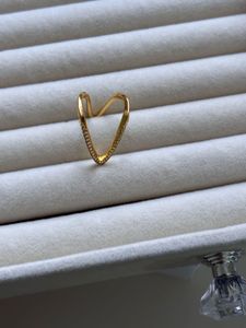 V-shaped CZ Ring Anti-tarnish
