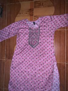 Embroidered Pink Kurta
