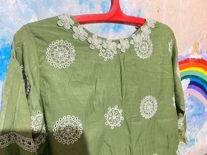 BUY 2 GET 1  SALEE Zigzag Pattern Tee