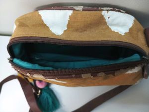 SLING BAG